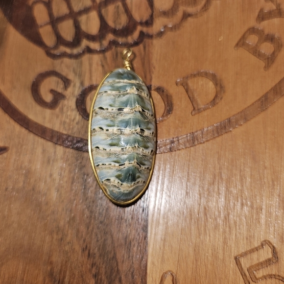 Vintage 90s Handmade Prehistoric Nautilus Shell Pendant - Picture 3 of 4